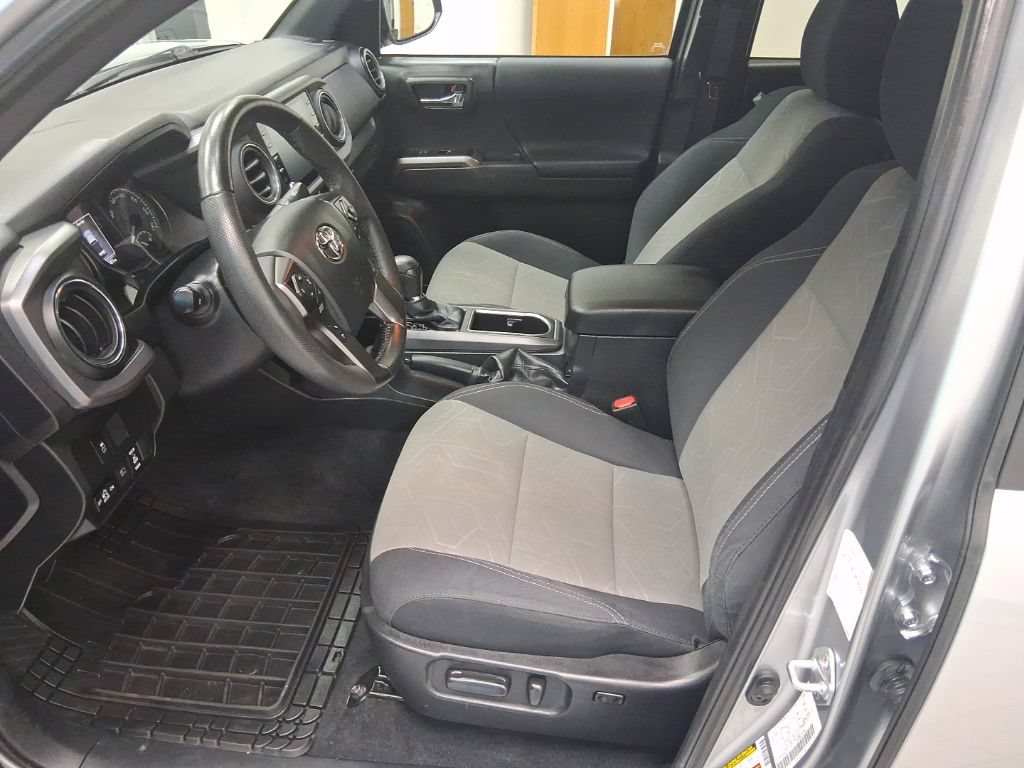 Used 2023 Toyota Tacoma TRD Off-Road w/ Technology Package AWD/4WD image 10