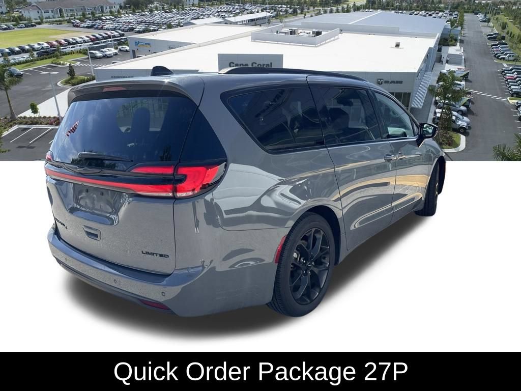 Used 2025 Chrysler Pacifica Limited FWD image 3