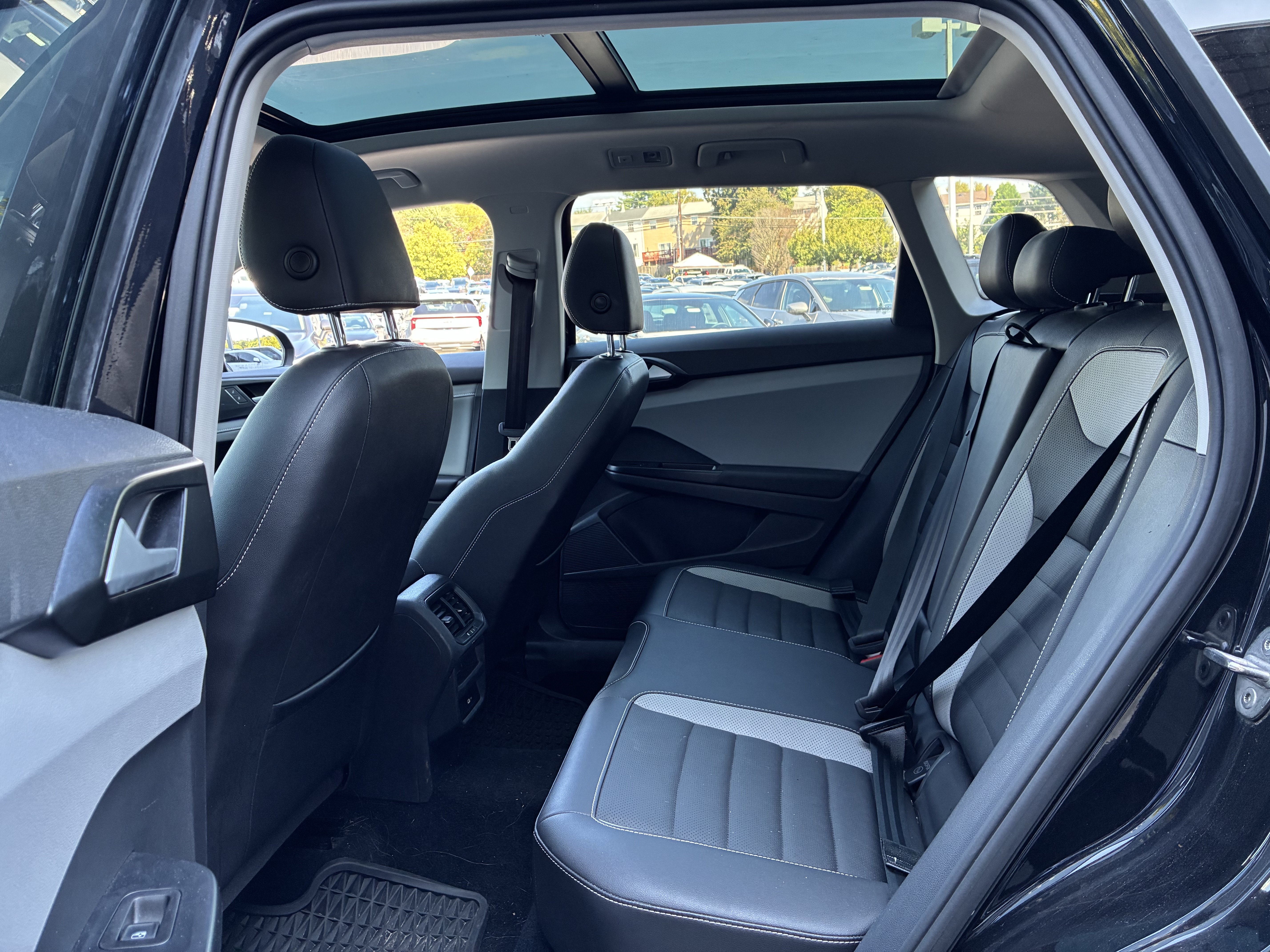 Certified 2023 Volkswagen Taos SEL AWD/4WD image 17