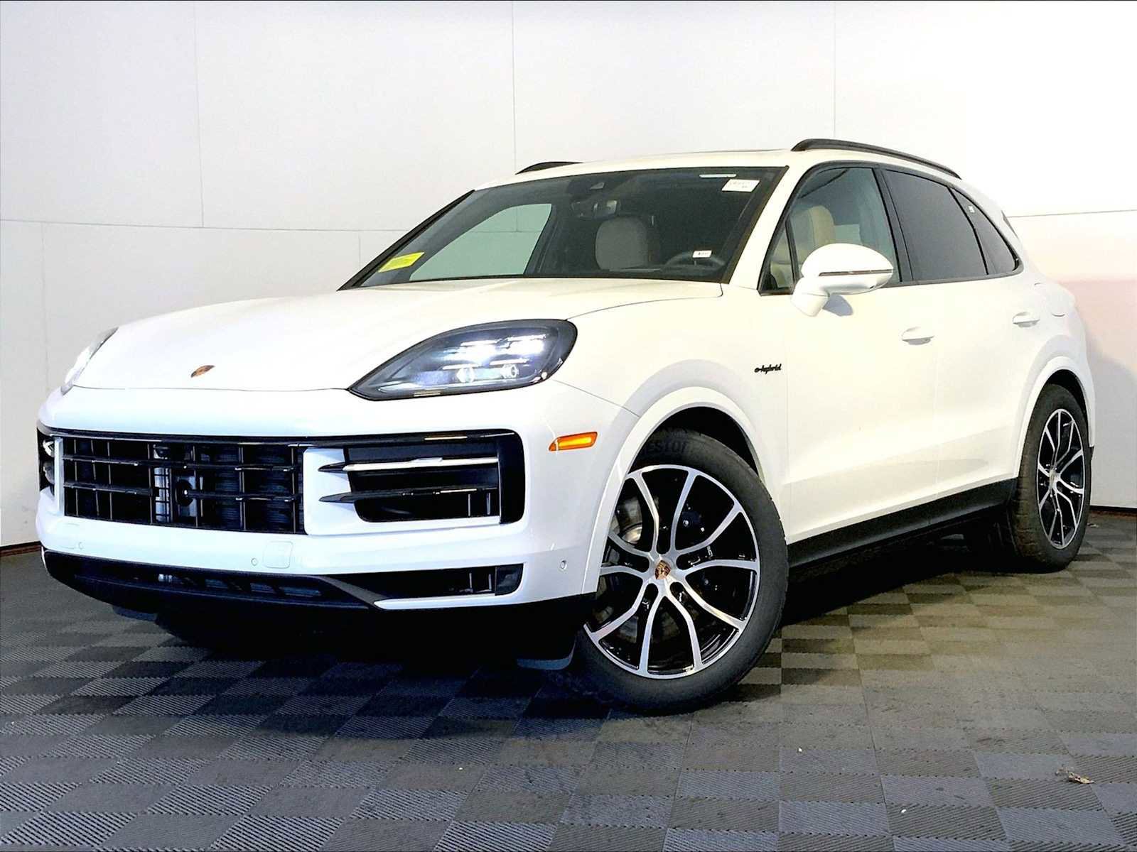 New 2025 Porsche Cayenne E-Hybrid image 1