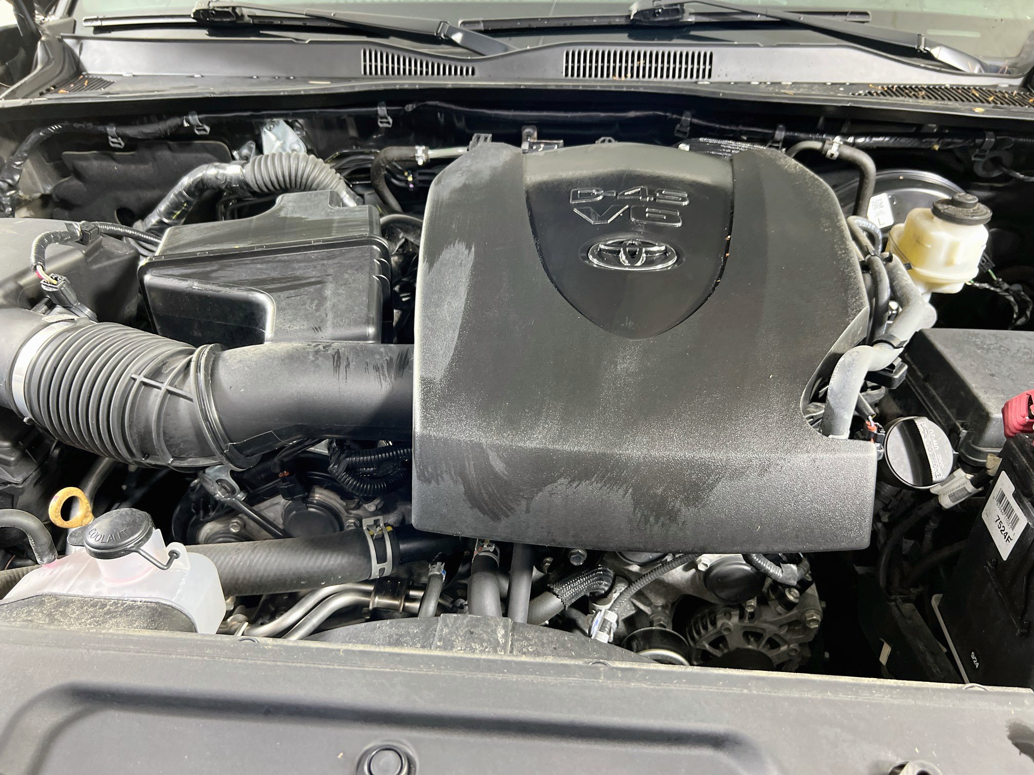 Used 2020 Toyota Tacoma TRD Sport w/ TRD Premium Sport Package AWD/4WD image 29