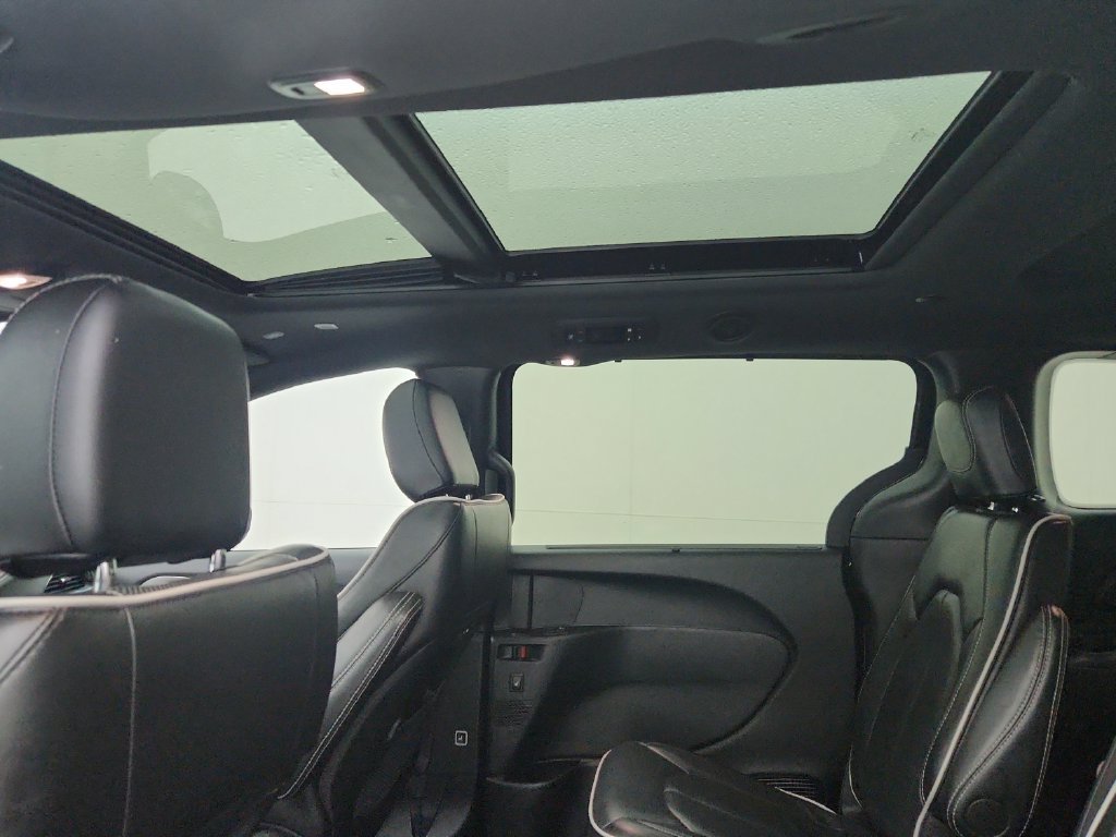Certified 2025 Chrysler Pacifica Limited FWD image 35