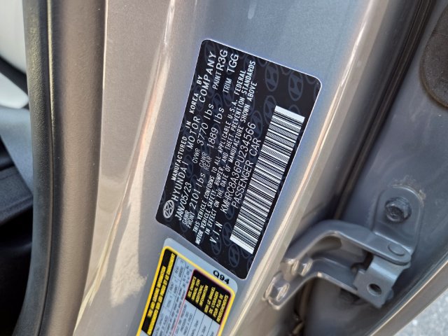Used 2023 Hyundai Venue SEL w/ Cargo Package FWD image 16