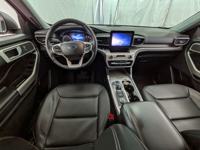 Used 2022 Ford Explorer XLT w/ Equipment Group 202A image 11