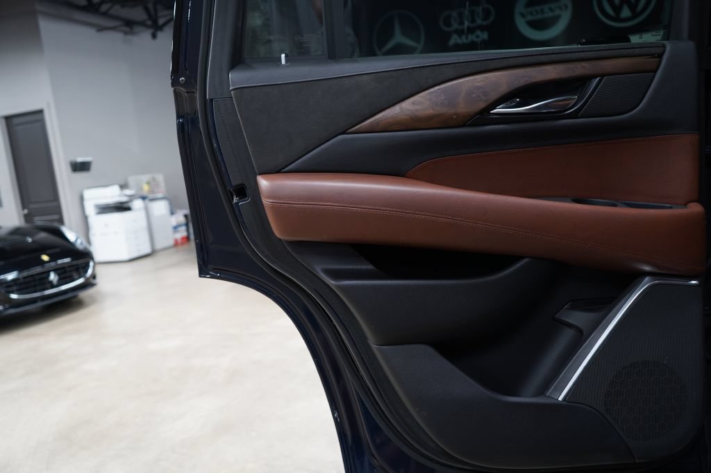 Used 2020 Cadillac Escalade Premium Luxury RWD image 13