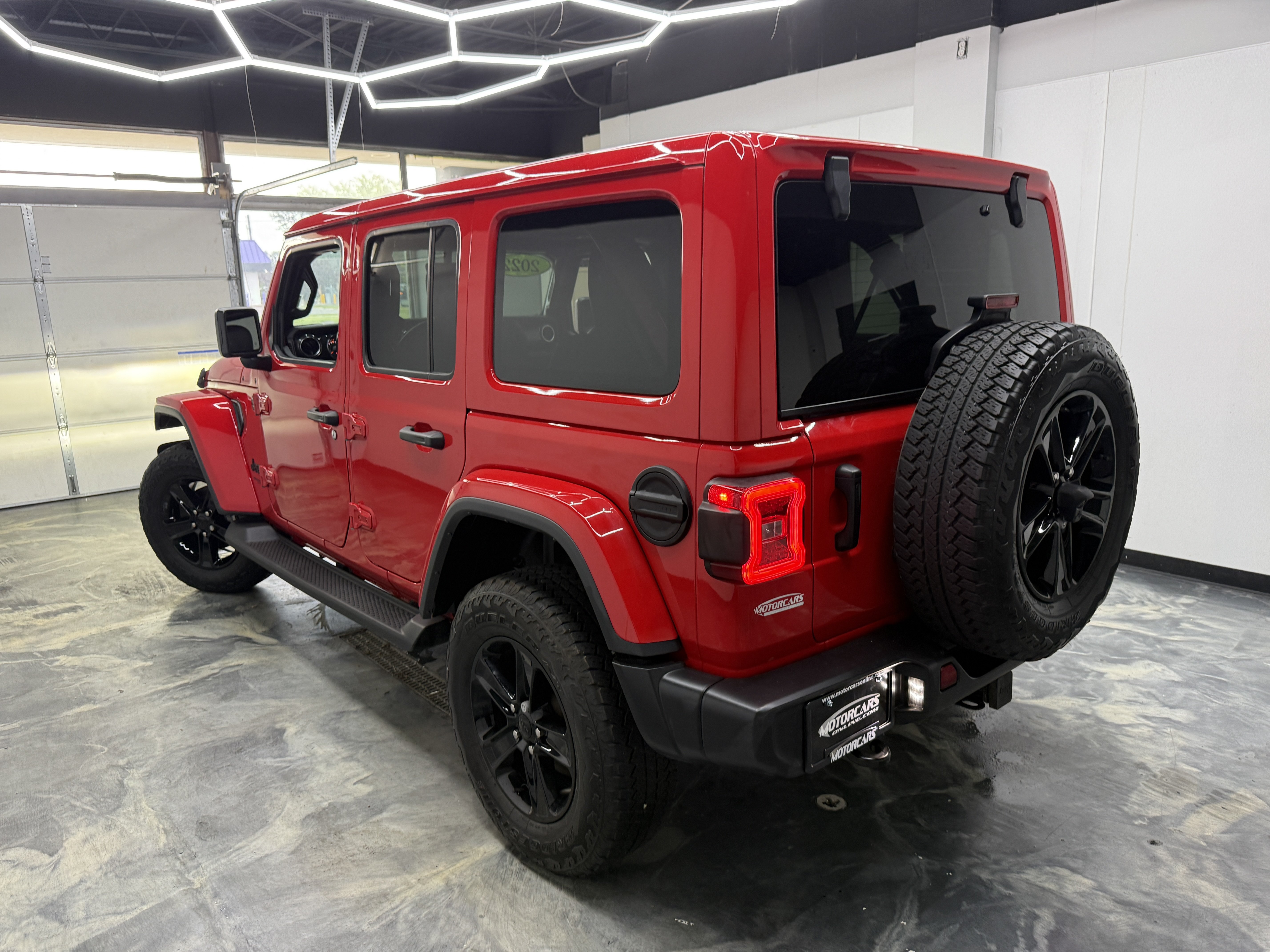 Used 2022 Jeep Wrangler Unlimited Sahara w/ Altitude AWD/4WD image 3