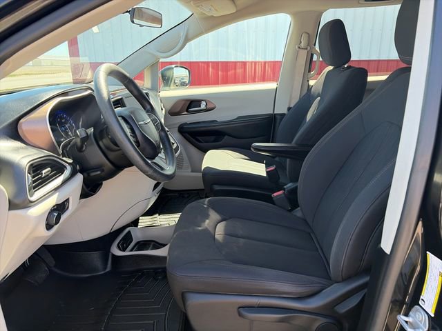 Used 2019 Chrysler Pacifica L FWD image 21