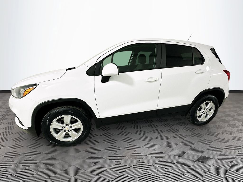Used 2020 Chevrolet Trax LS w/ Tint and Cruise Package AWD/4WD image 4