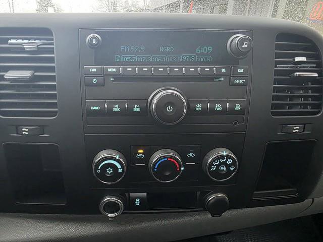 Used 2014 Chevrolet Silverado 2500 W/T w/ Snow Plow Prep Package image 12