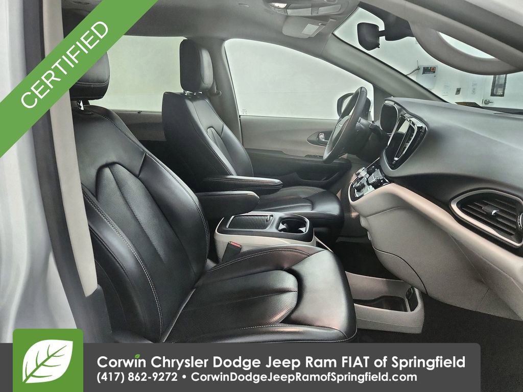 Certified 2023 Chrysler Pacifica Touring-L image 33
