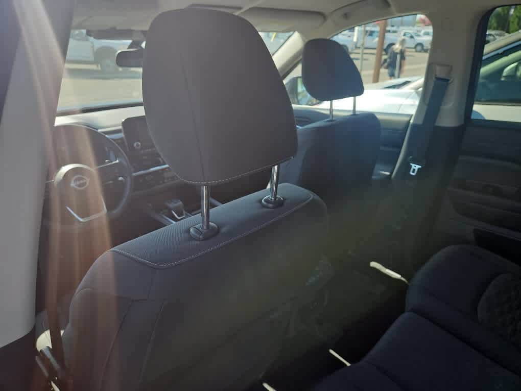 Used 2022 Nissan Pathfinder SV FWD image 12
