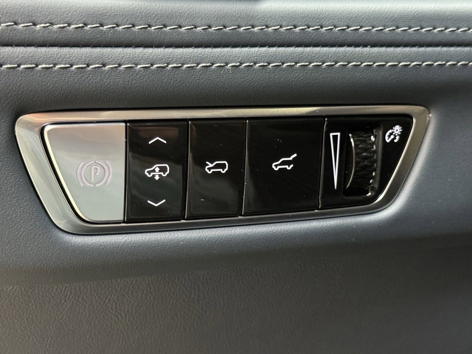 New 2025 Cadillac Escalade IQ Luxury 2 image 32