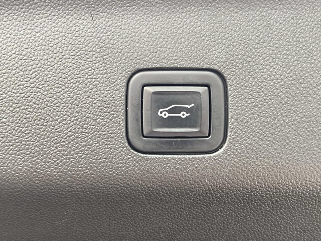 Used 2022 GMC Yukon Denali w/ Denali Premium Package AWD/4WD image 12