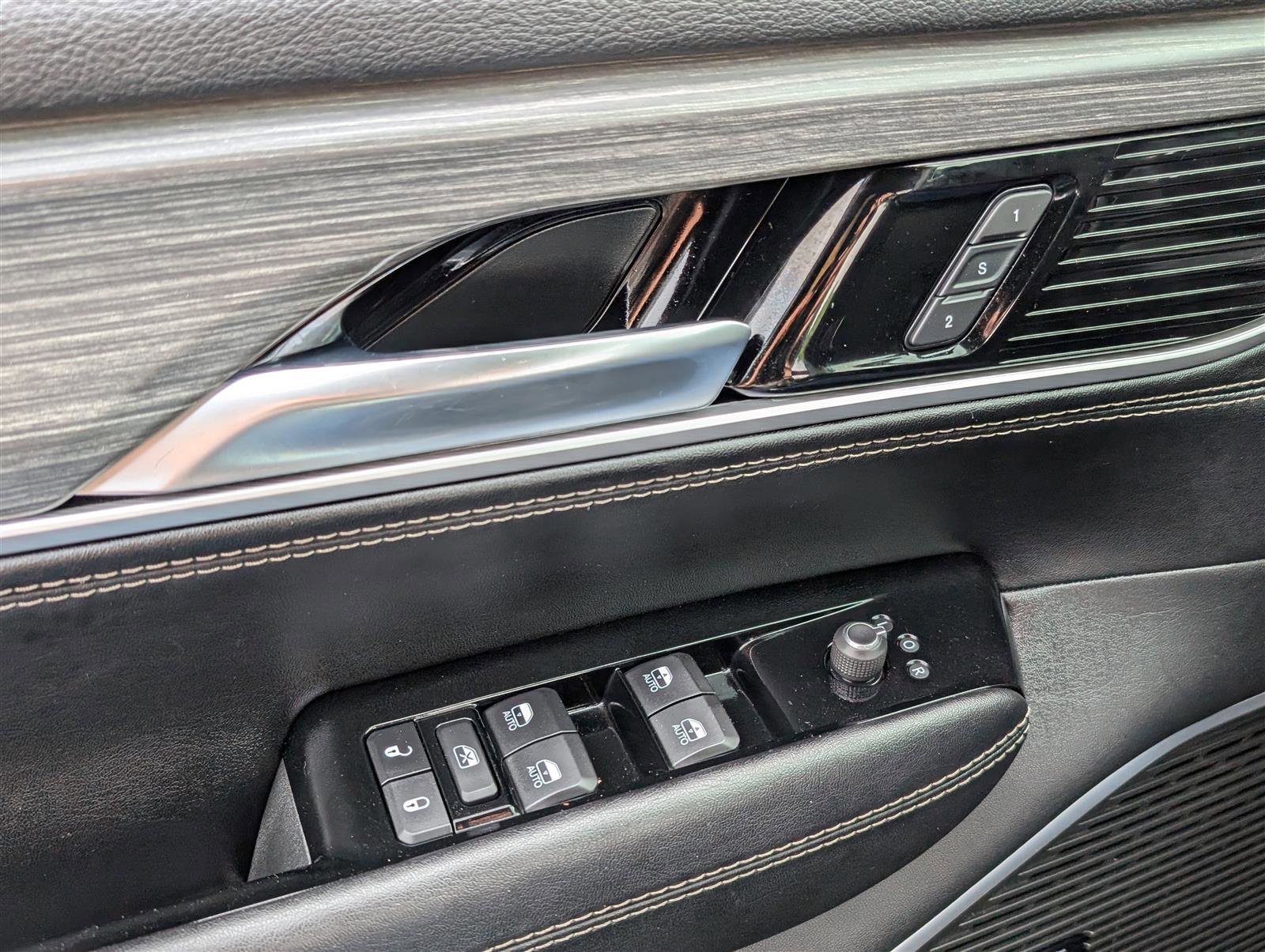 Used 2024 Jeep Wagoneer Series II w/ Flexible Seating Group image 19