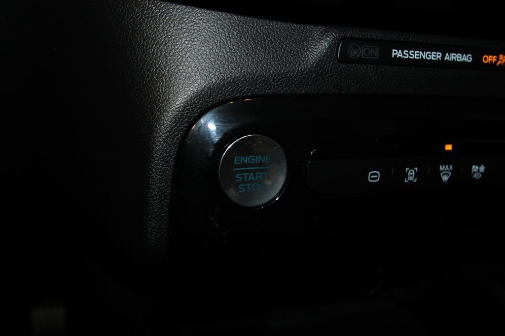 Used 2025 Ford Escape SE w/ Class II Trailer Tow Package FWD image 14