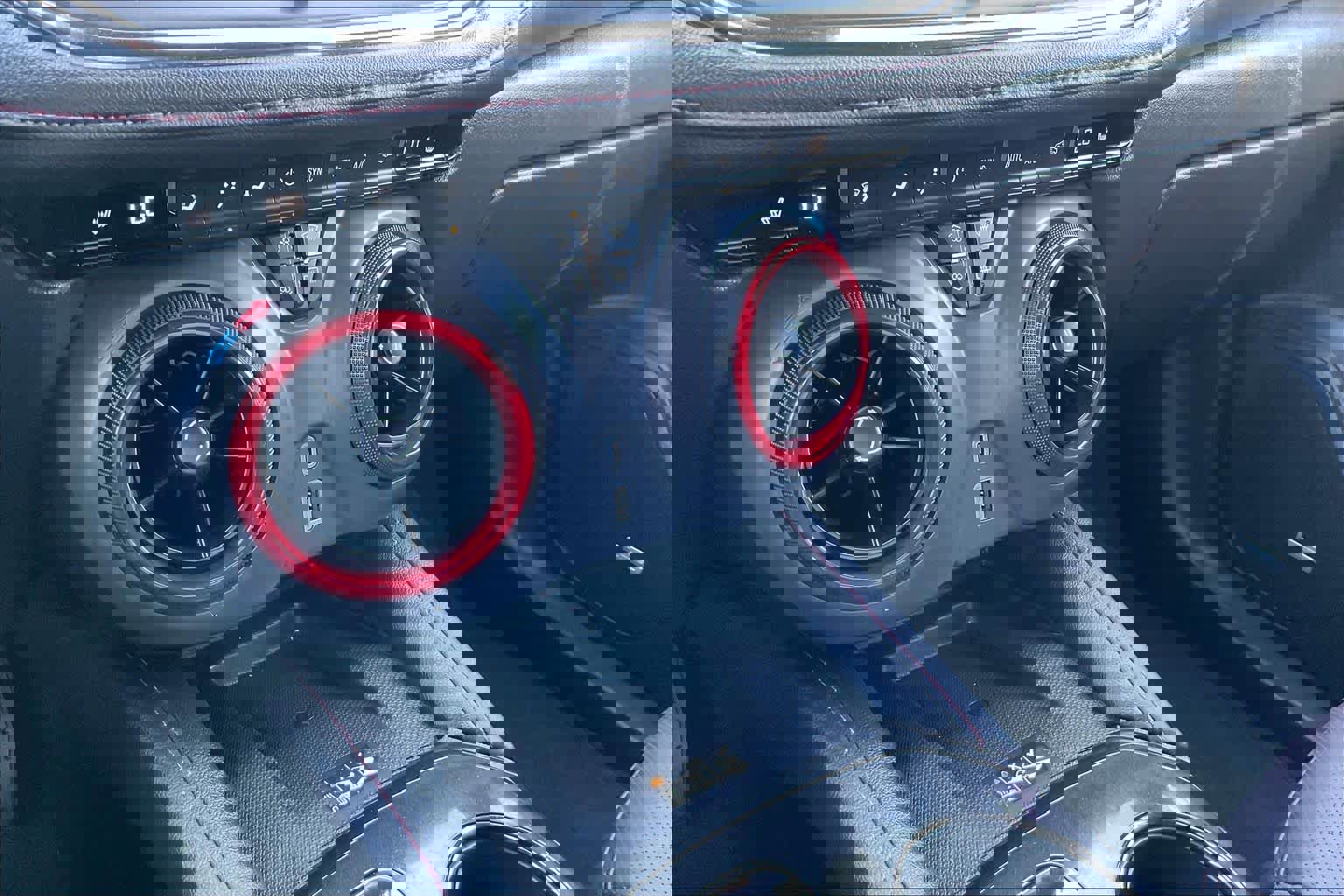 Certified 2025 Chevrolet Blazer RS image 32