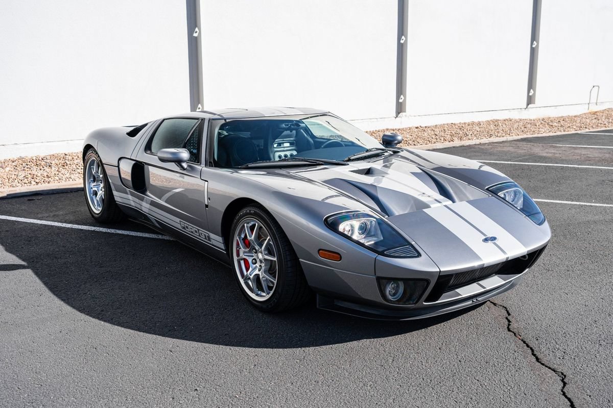 Used 2006 Ford GT RWD image 22
