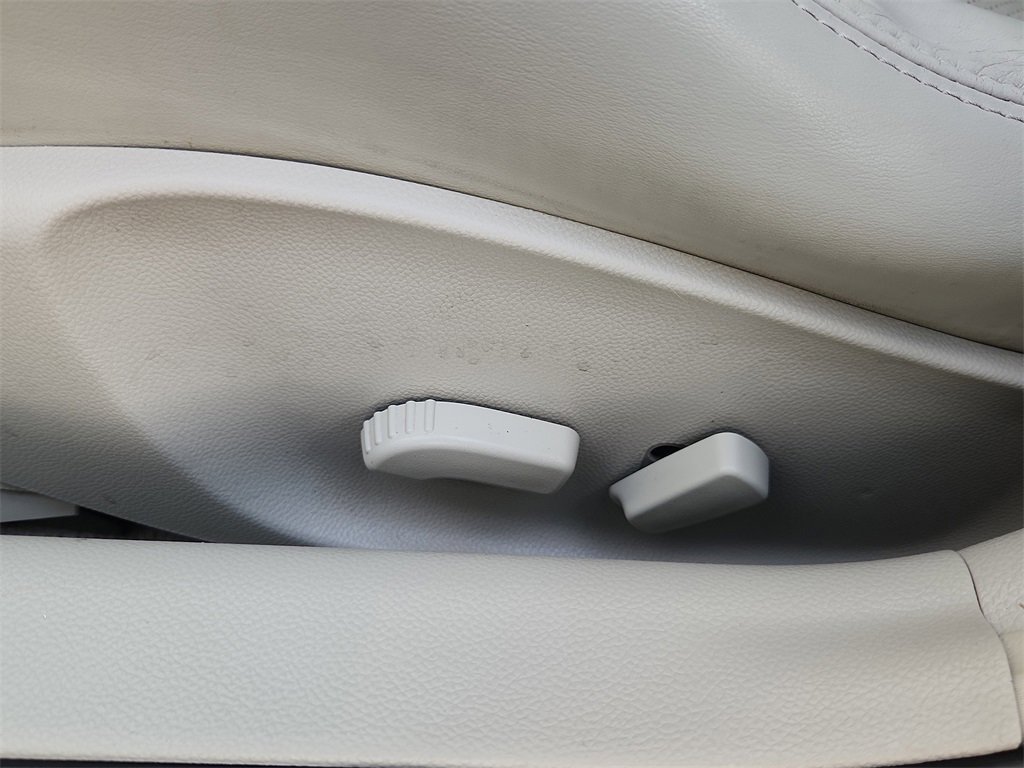 Used 2013 INFINITI G37 x w/ Premium Pkg image 8