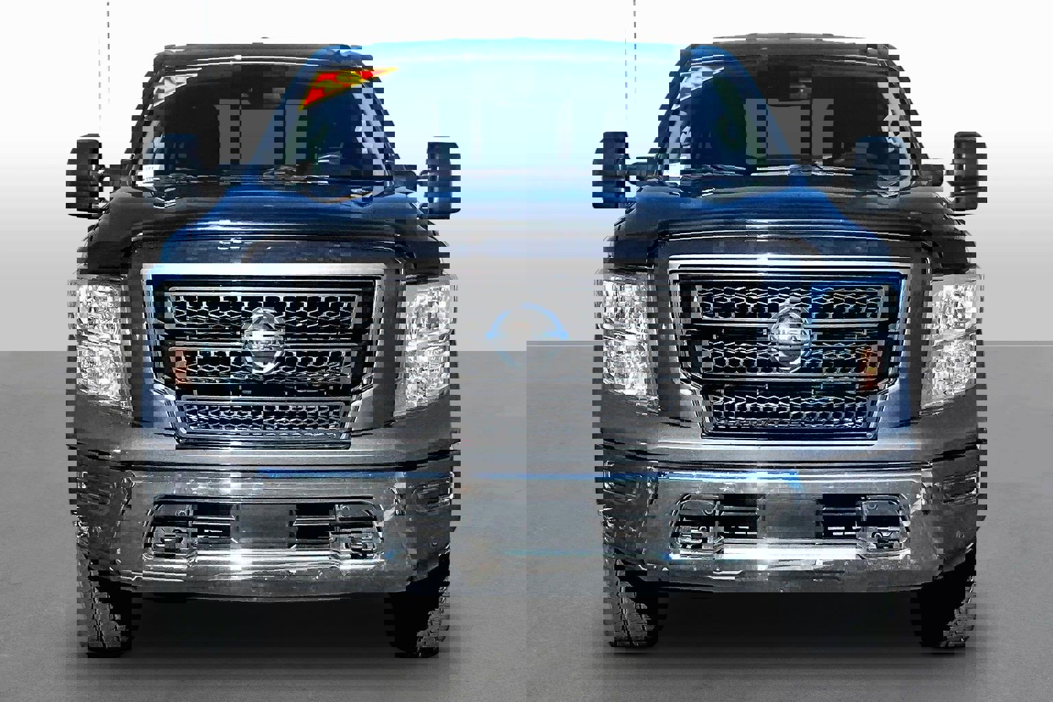 Used 2020 Nissan Titan SV w/ SV Convenience Package image 3