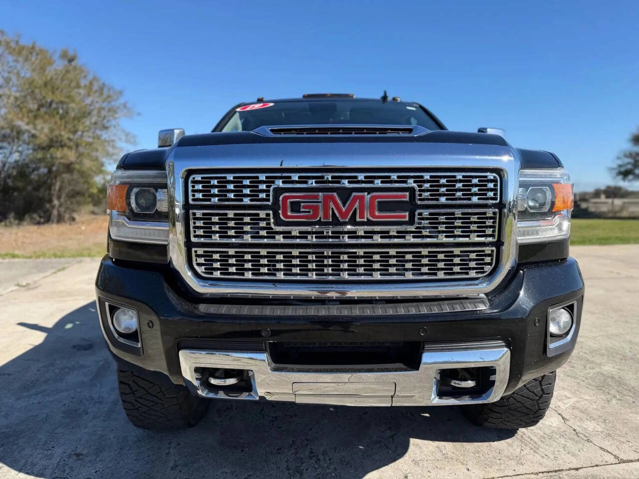 Used 2019 GMC Sierra 2500 Denali w/ Duramax Plus Package AWD/4WD image 9