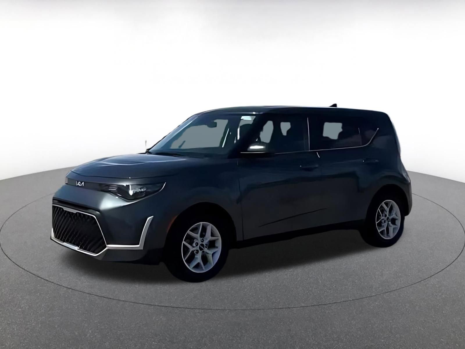 Used 2025 Kia Soul LX w/ LX Technology Package FWD image 4