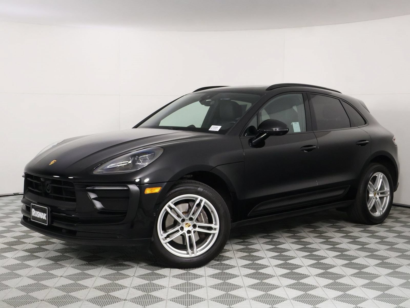 Certified 2023 Porsche Macan AWD/4WD image 1