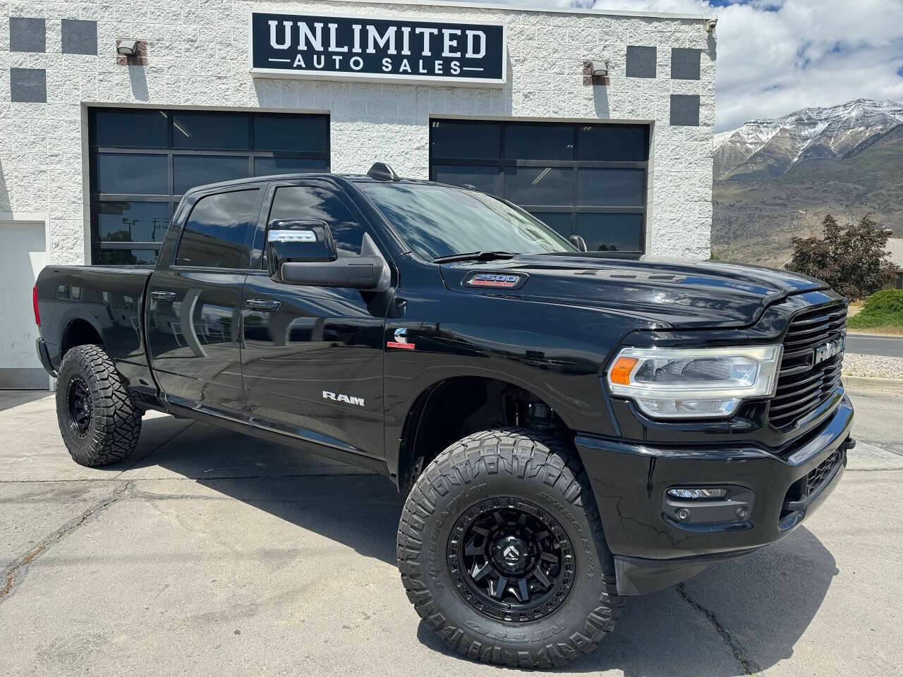 Used 2024 RAM 2500 Laramie w/ Safety Group AWD/4WD image 2