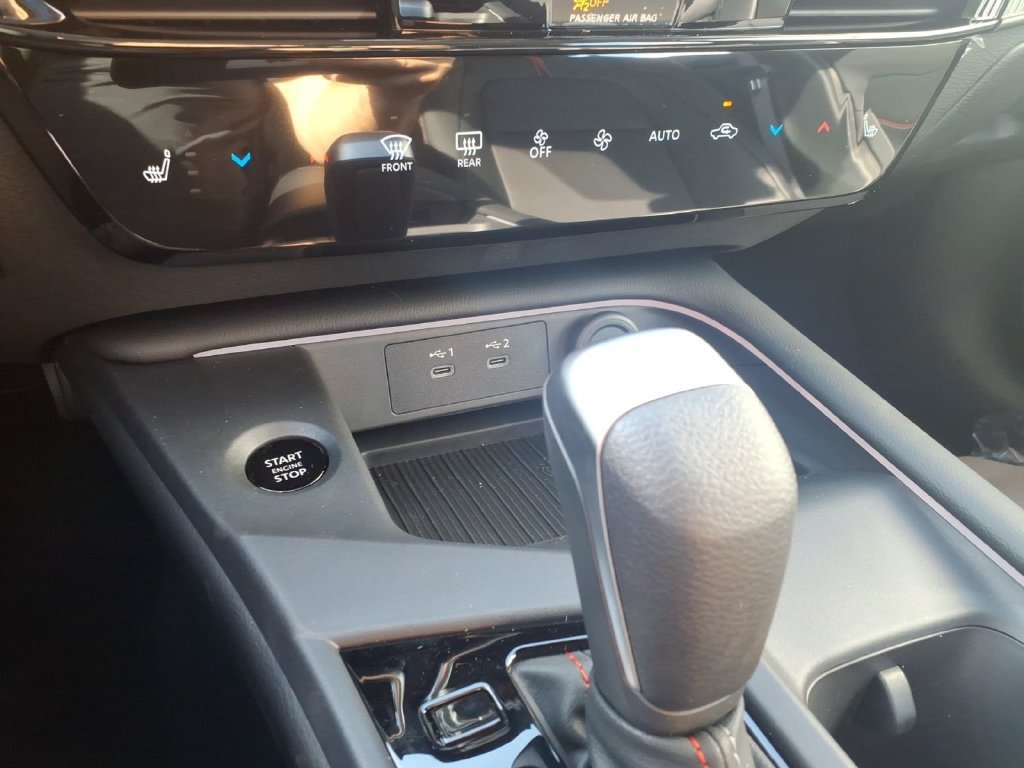 New 2026 Nissan Sentra SR w/ SR Premium Package FWD image 17