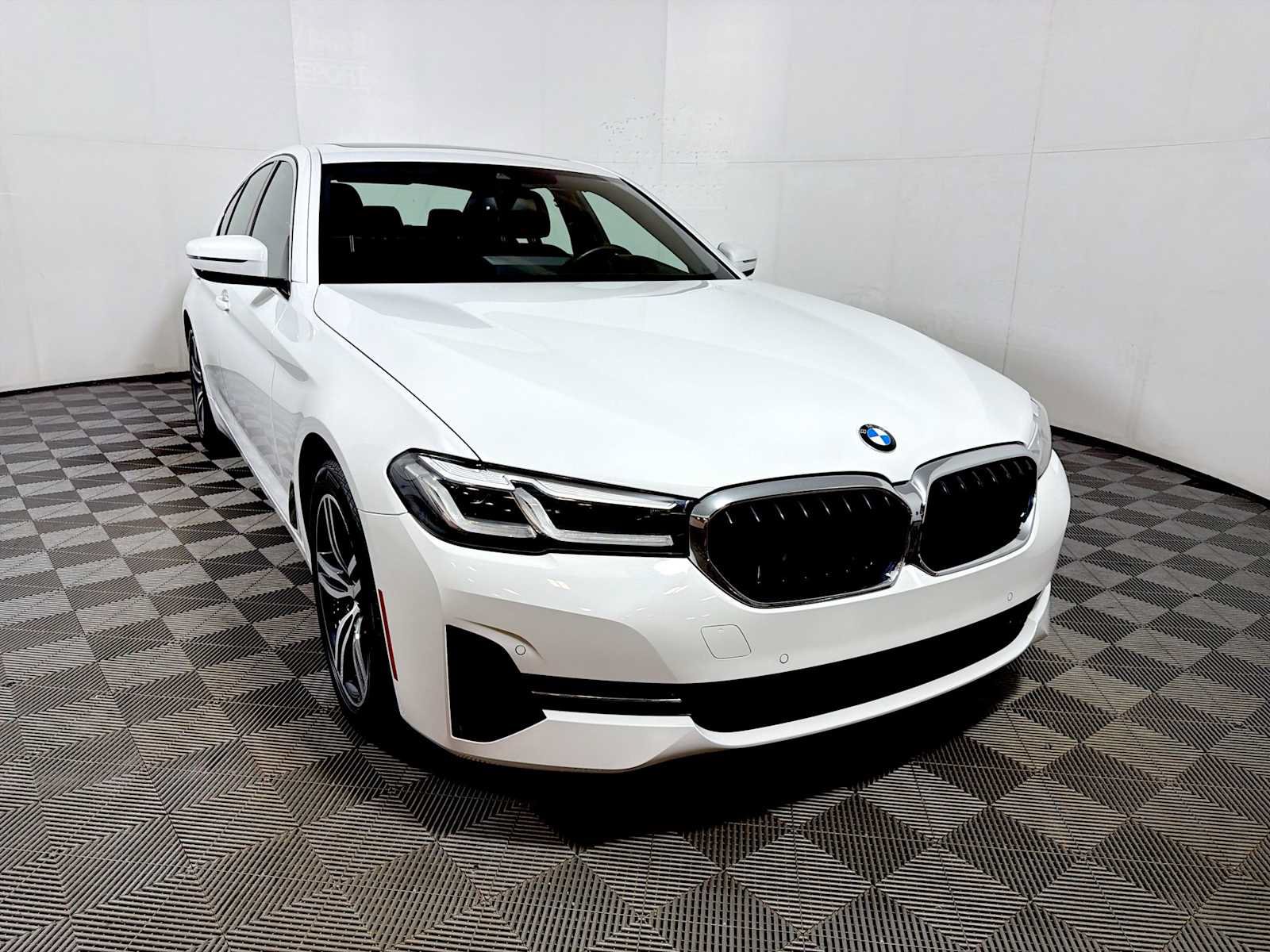 Used 2023 BMW 530i xDrive w/ Premium Package AWD/4WD image 2