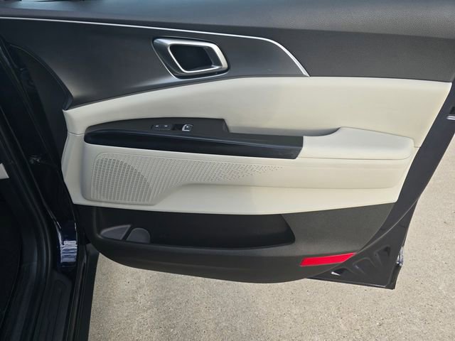 Used 2024 Kia Carnival LX FWD image 17