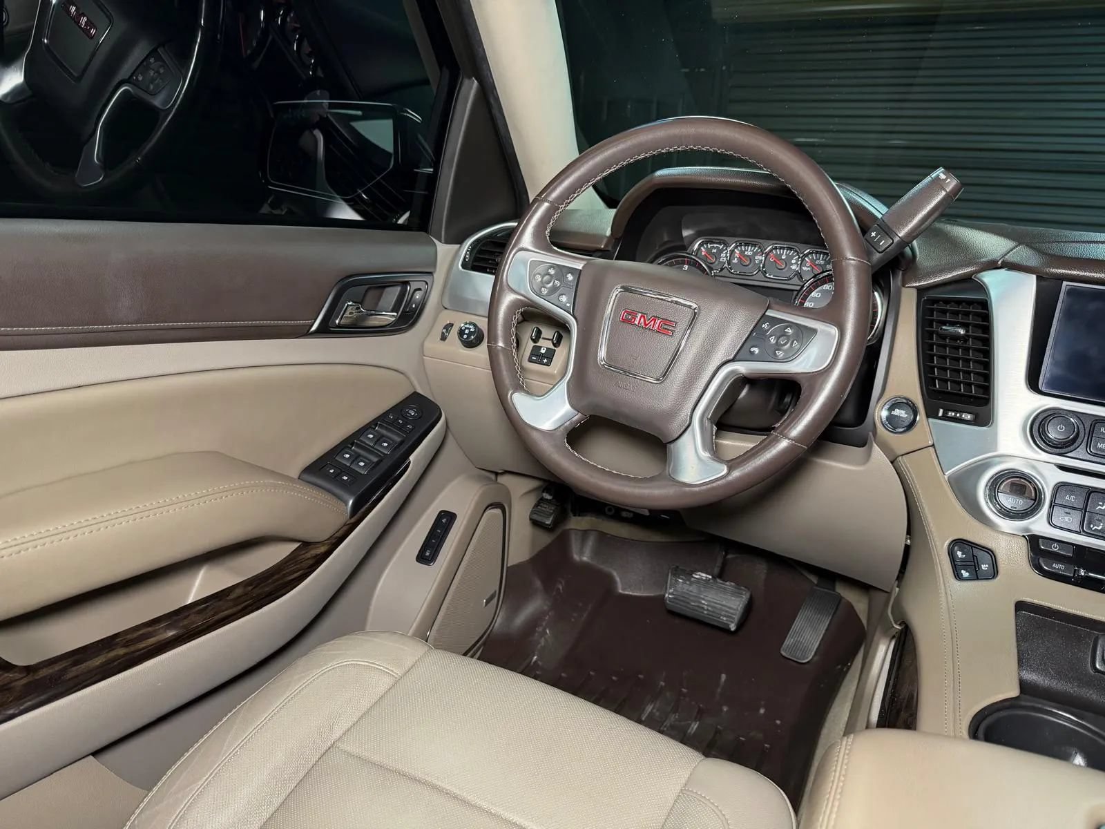 Used 2015 GMC Yukon XL SLT AWD/4WD image 34