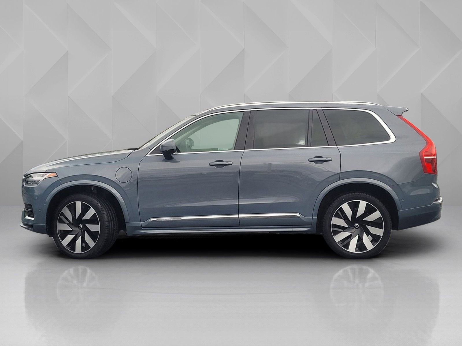 Certified 2023 Volvo XC90 T8 Ultimate w/ Protection Package Premier image 3