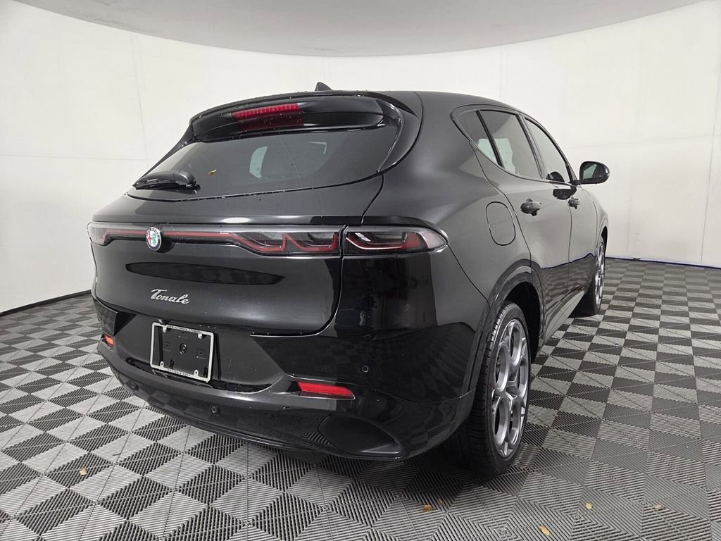 Used 2025 Alfa Romeo Tonale w/ Premium Package AWD/4WD image 5