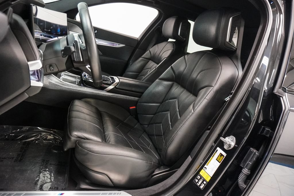 Used 2023 BMW 760i xDrive w/ Executive Package AWD/4WD image 6