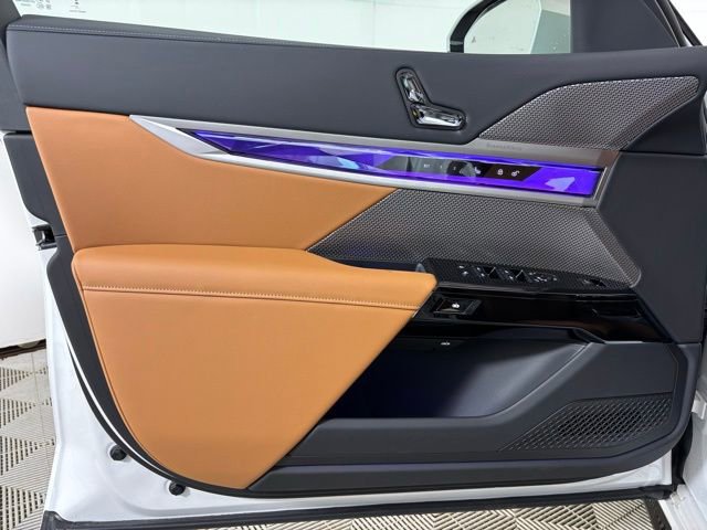 Used 2026 BMW 740i xDrive w/ Premium Package image 10