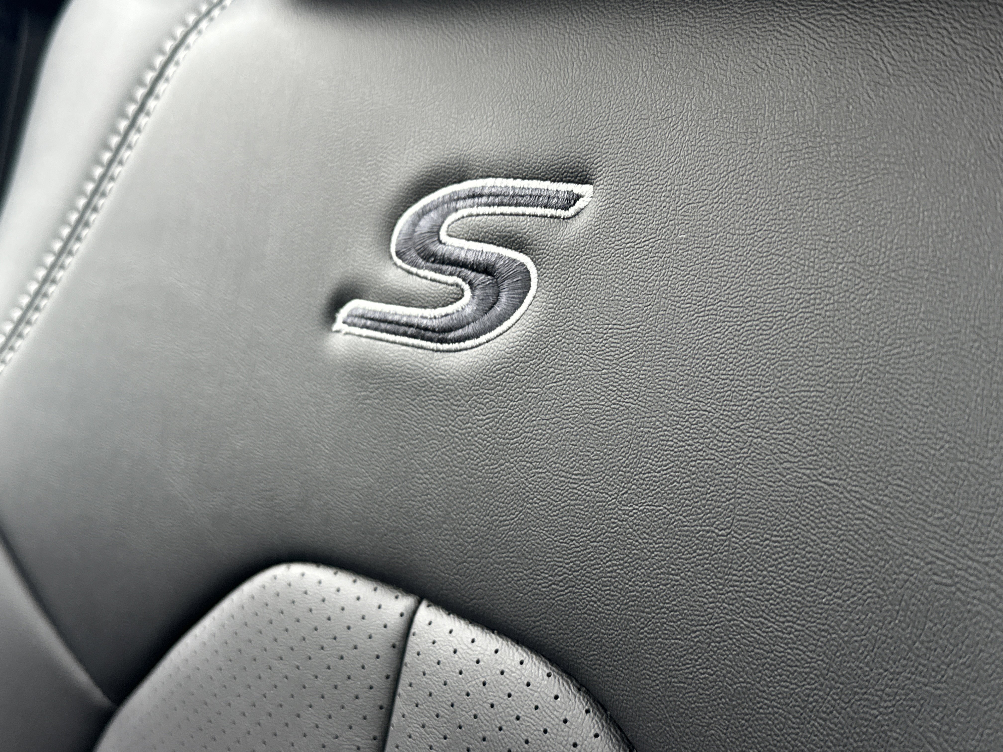 New 2026 Chrysler Pacifica Select image 4