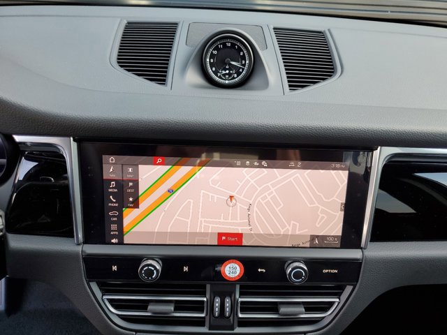 Used 2025 Porsche Macan image 35