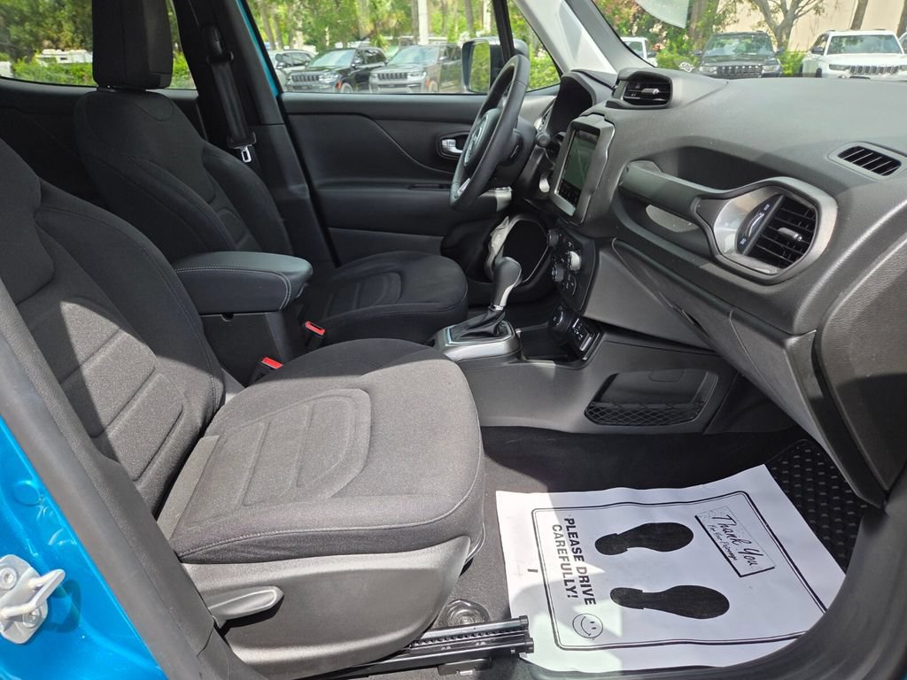Used 2022 Jeep Renegade Latitude AWD/4WD image 15