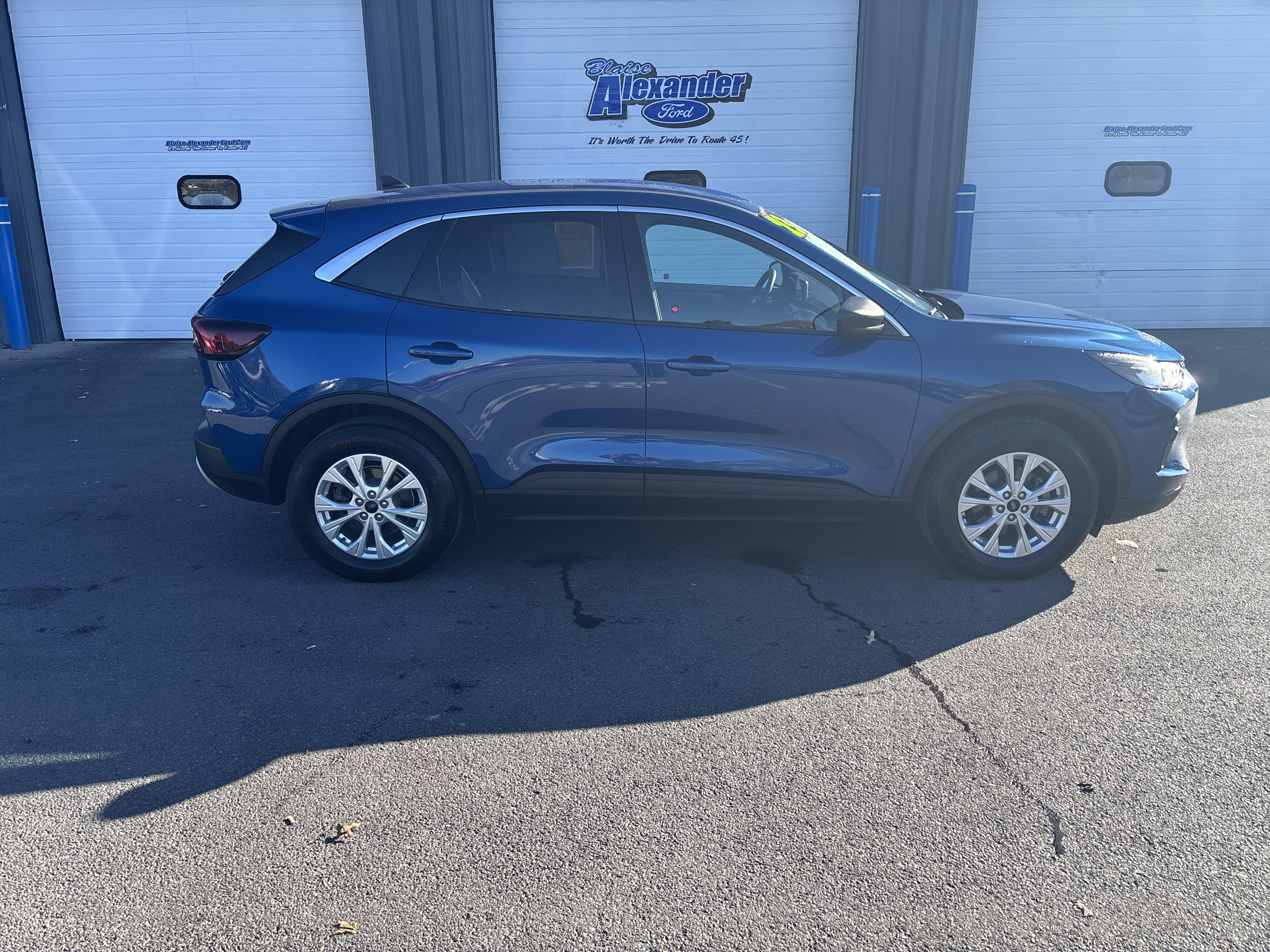 Used 2023 Ford Escape Active image 2