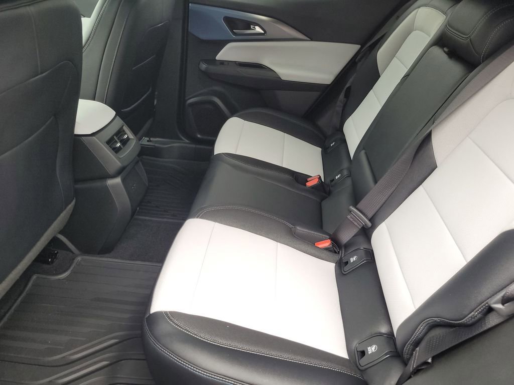 New 2026 Chevrolet Equinox EV LT image 24