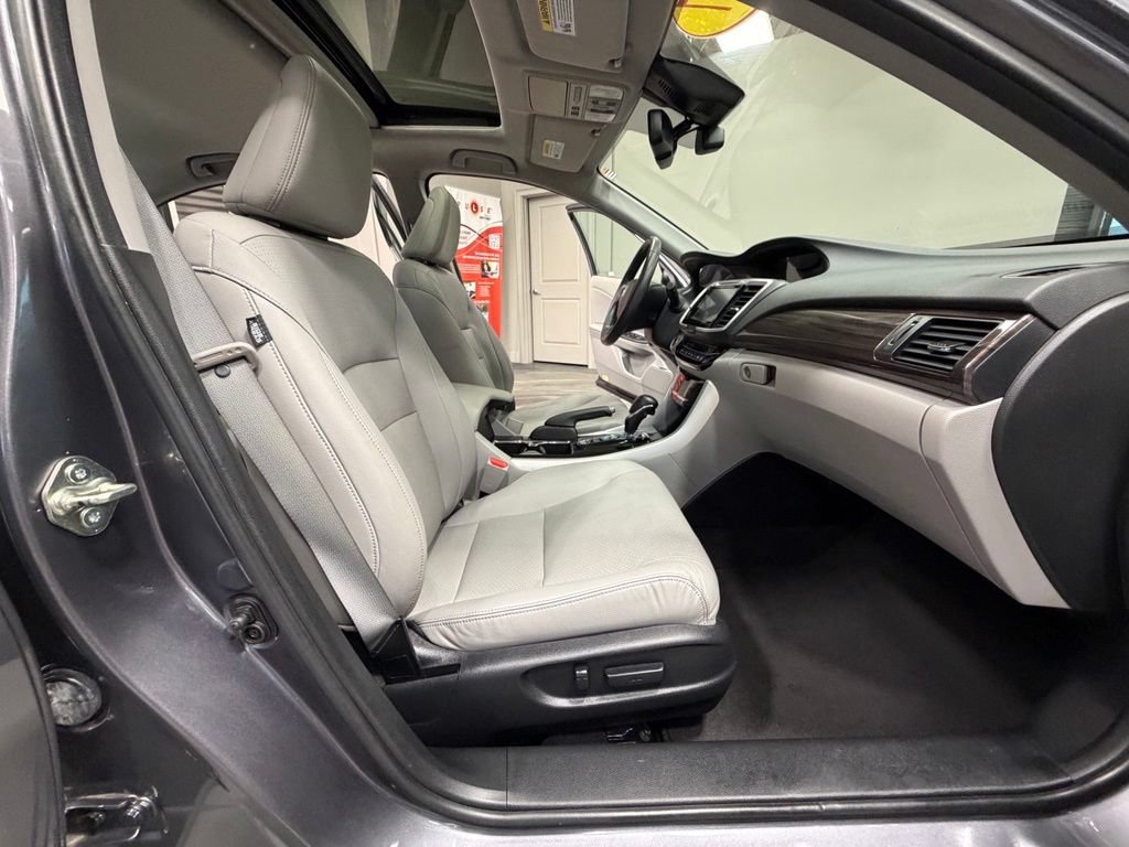 Used 2017 Honda Accord Touring image 47