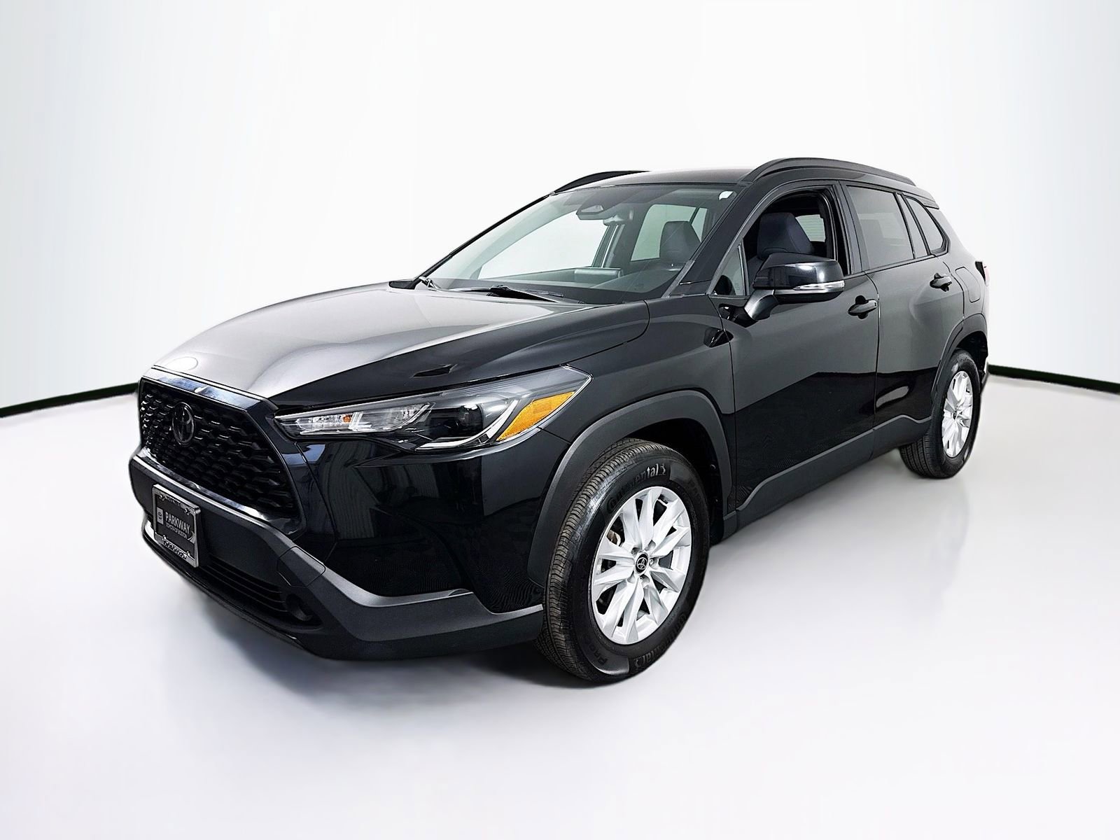 Certified 2023 Toyota Corolla Cross LE image 3