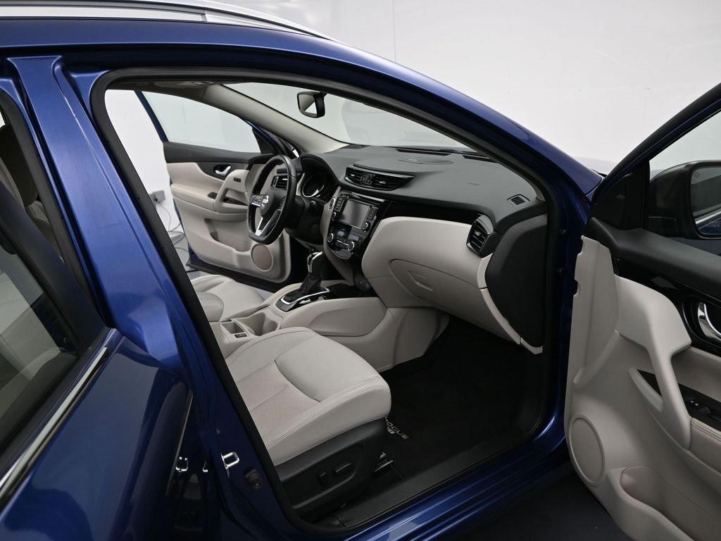 Used 2022 Nissan Rogue Sport SL w/ Premium Package image 6