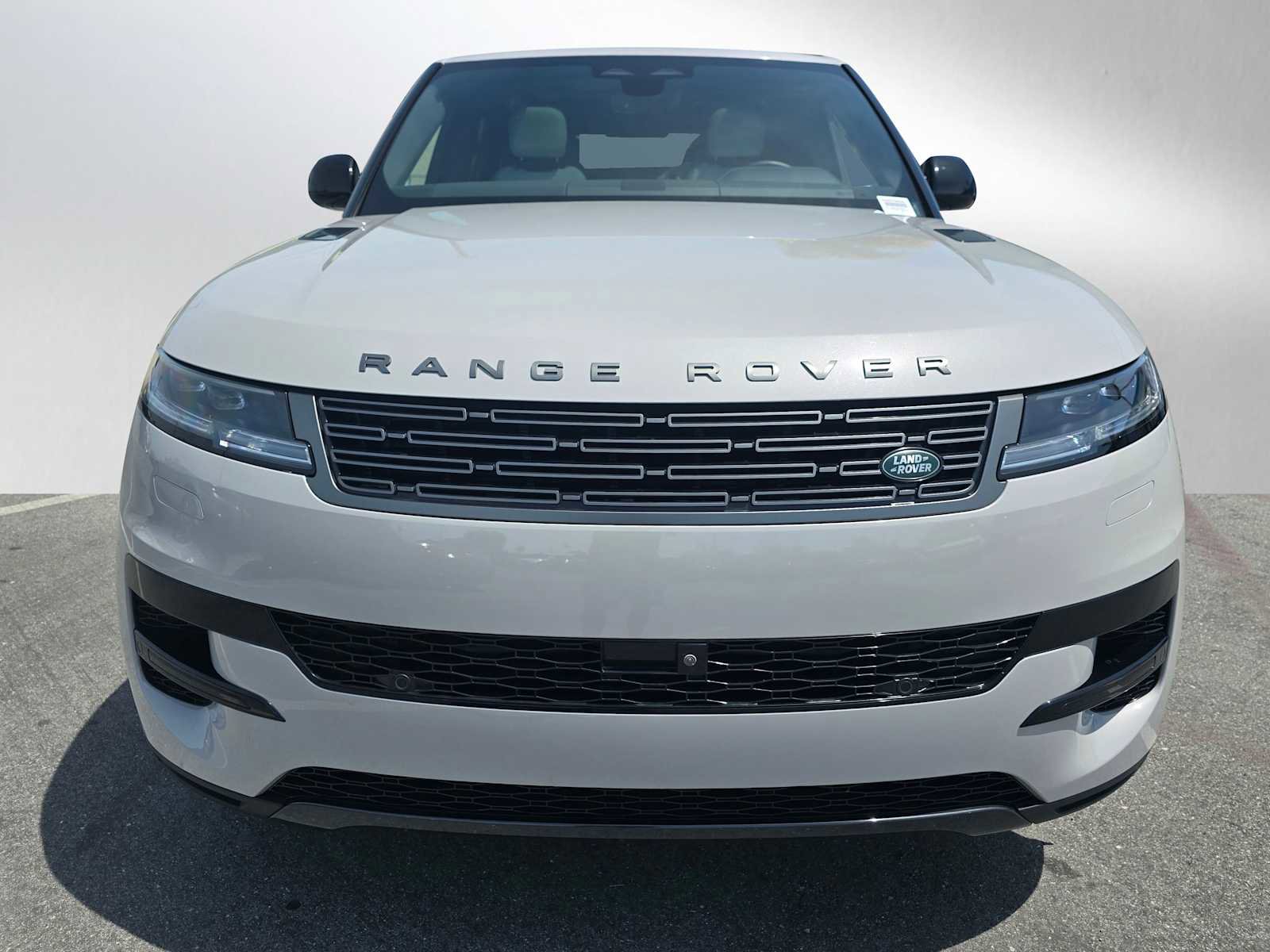 Used 2025 Land Rover Range Rover Sport AWD/4WD image 8