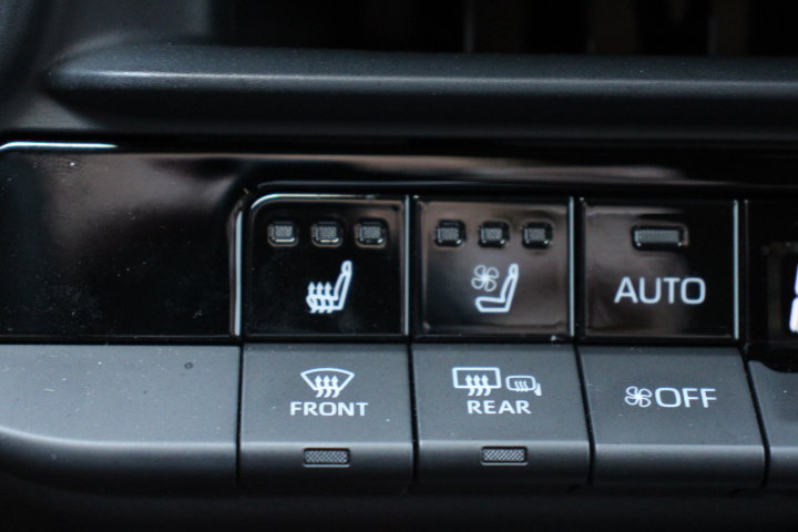 Certified 2025 Toyota Crown Signia AWD/4WD image 32