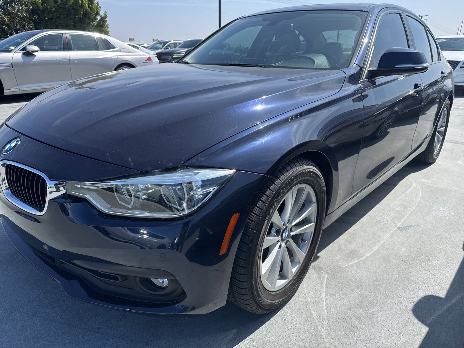 Used 2017 BMW 320i Sedan RWD image 2