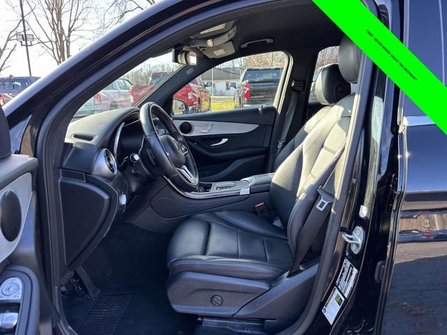 Used 2021 Mercedes-Benz GLC 300 4MATIC image 3