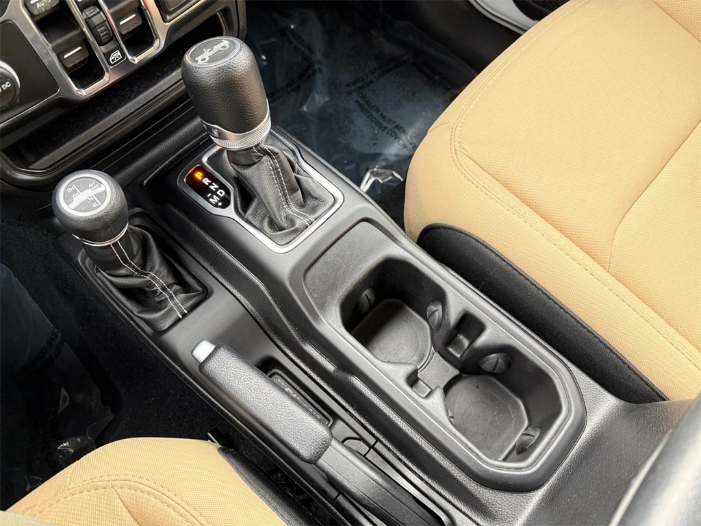 Used 2019 Jeep Wrangler Unlimited Sahara image 25