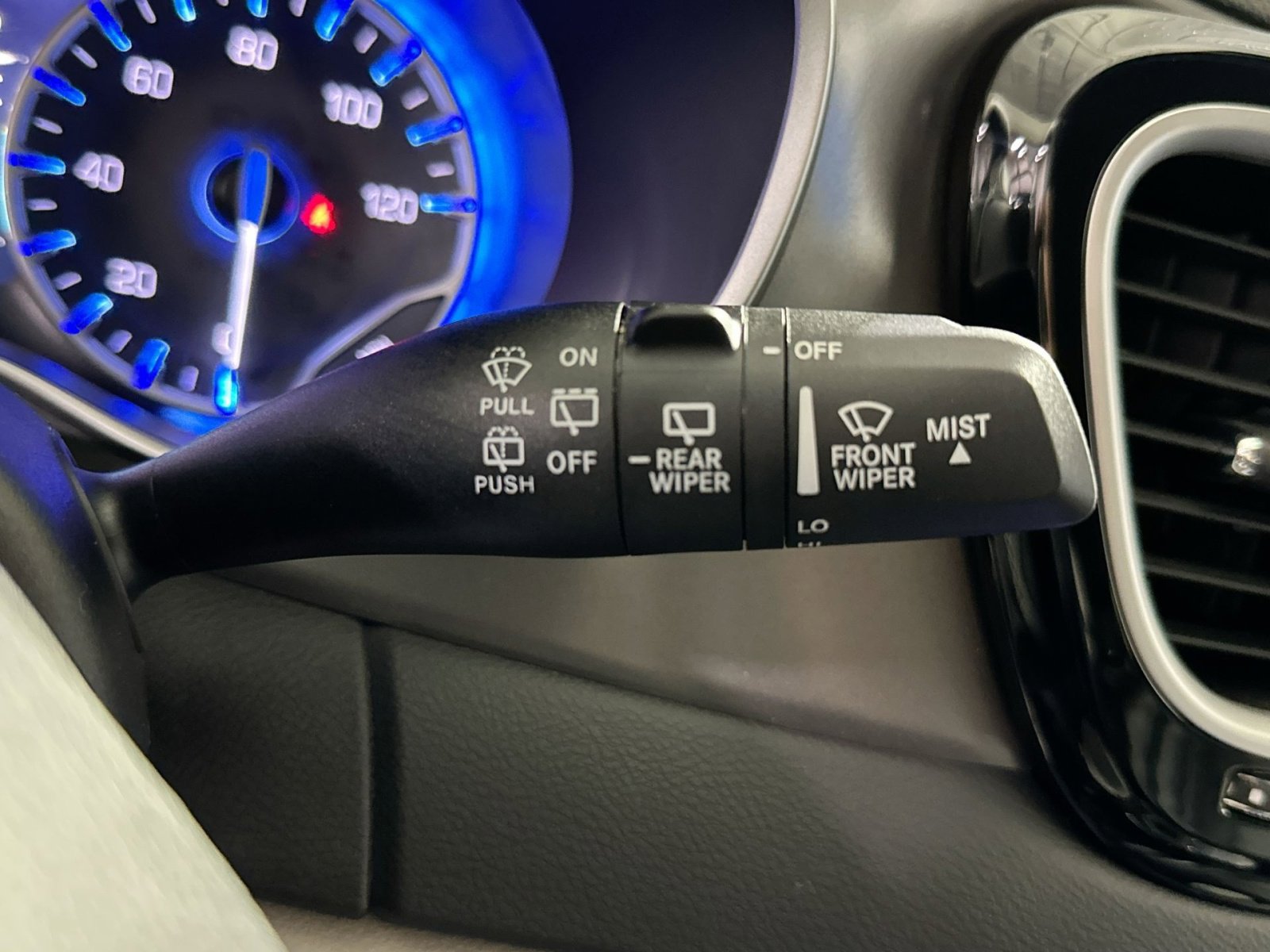 Used 2024 Chrysler Pacifica Touring-L image 27