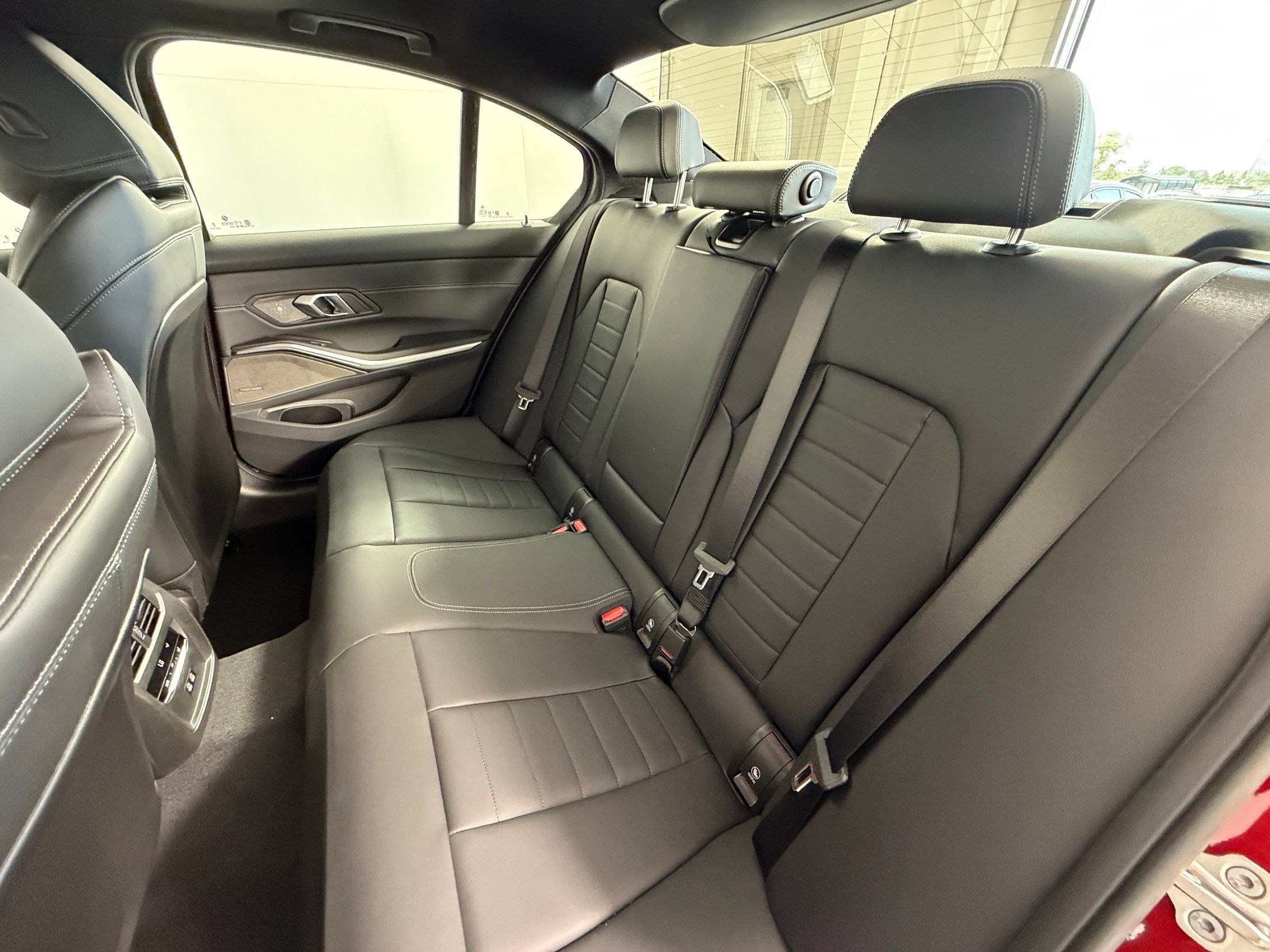 Used 2026 BMW 330i xDrive Sedan w/ M Sport Package AWD/4WD image 27